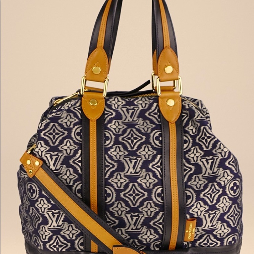 LOUIS VUITTON
Limited Edition Navy Jacquard Monogram Fabric Aviator Bag